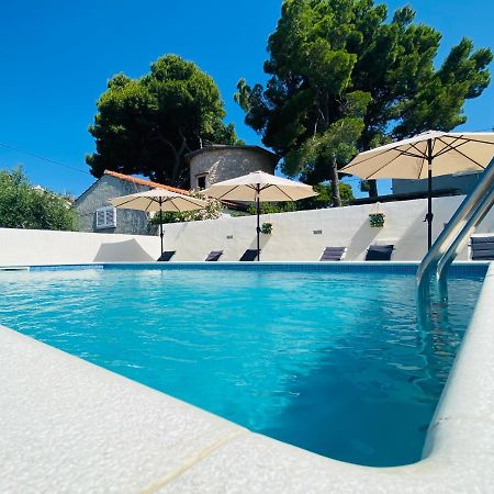 Sea-Views Brazza Apartments With Private Pool Milna  Exterior foto