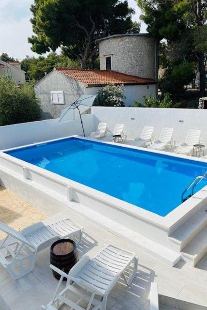 Sea-Views Brazza Apartments With Private Pool Milna  Exterior foto