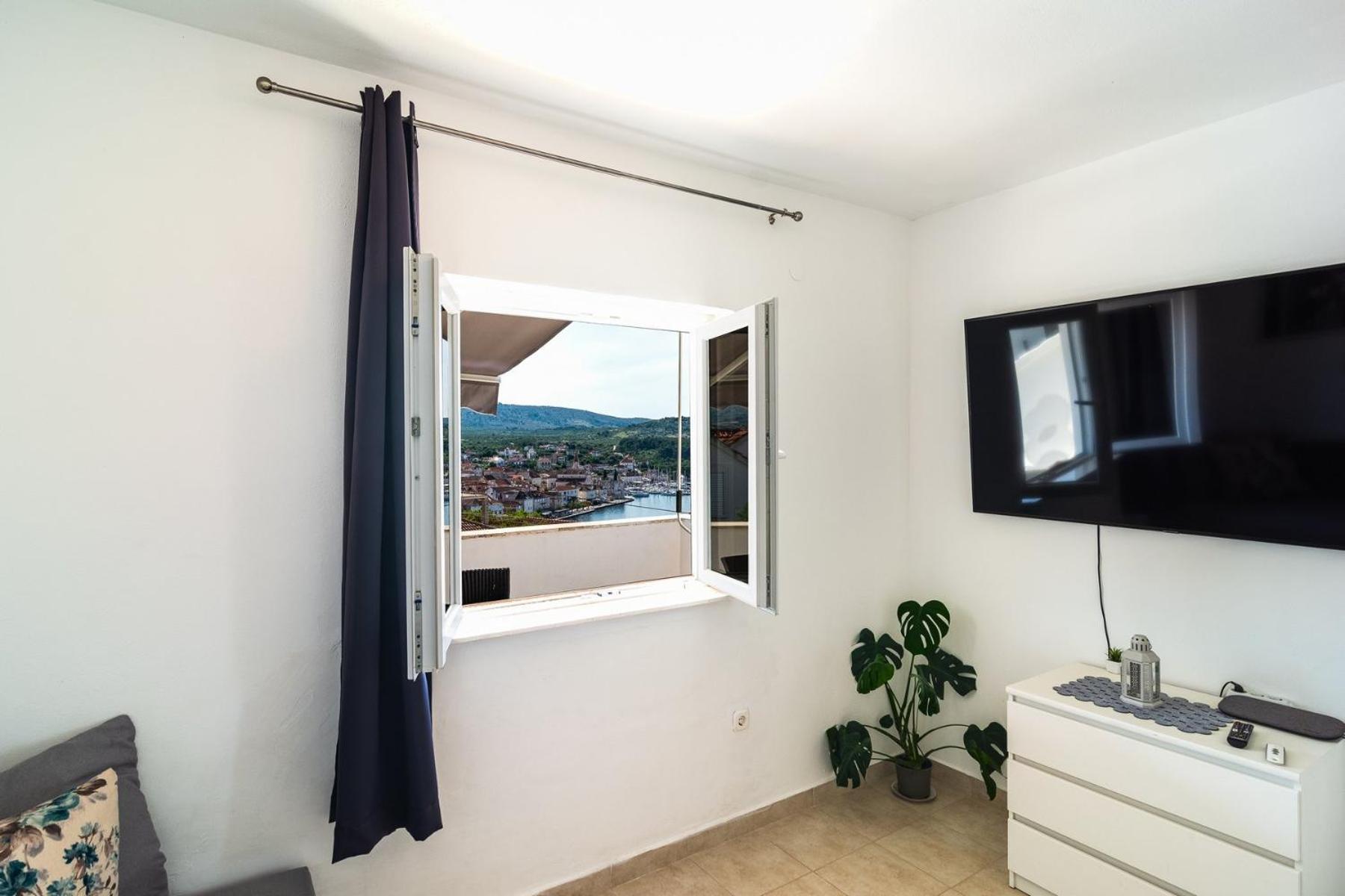 Sea-Views Brazza Apartments With Private Pool Milna  Exterior foto