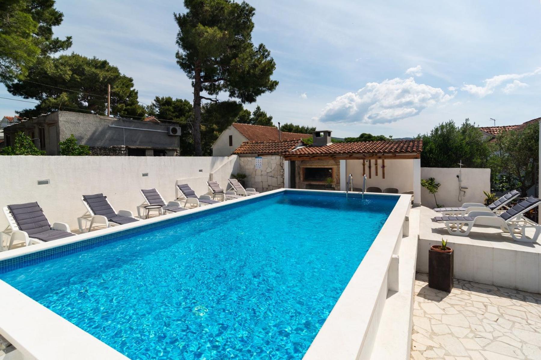 Sea-Views Brazza Apartments With Private Pool Milna  Exterior foto